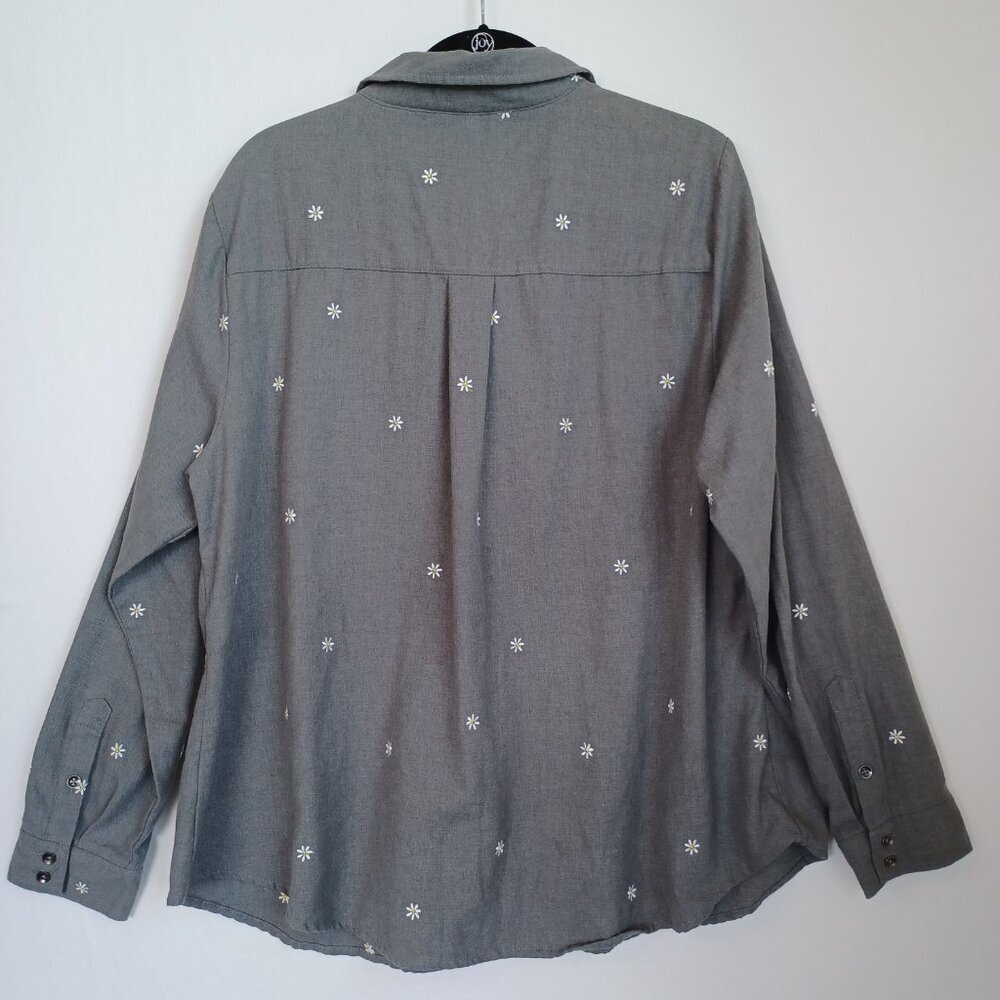 Torrid Shirt Daisy Embroidered Button Front Gray Cotton Taylor Womens 2X - Picture 3 of 12